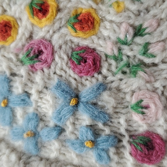 Far Away from Close cardigan - Picture 3 of 6